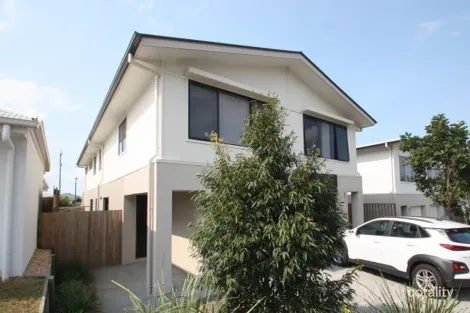 Property photo of 1/8 Robert Drive Pimpama QLD 4209