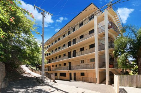 Property photo of 2/76 Gladstone Road Highgate Hill QLD 4101