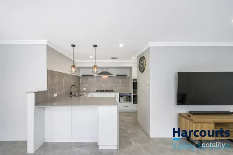 Property photo of 5 Strumpshaw Road Aveley WA 6069