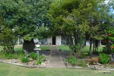 30 Deakin Cres, Nanango, QLD 4615