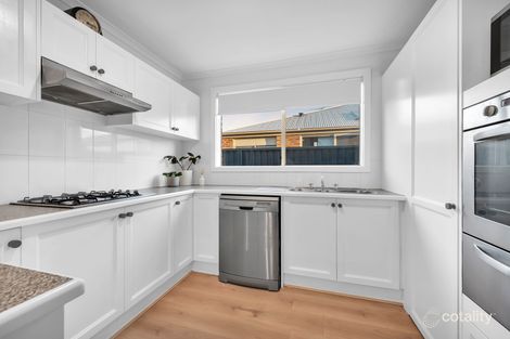 Property photo of 4 Radiata Circuit Pakenham VIC 3810