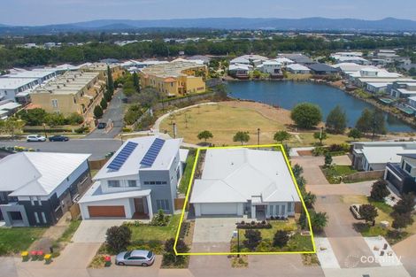 Property photo of 19 Keelson Crescent Hope Island QLD 4212