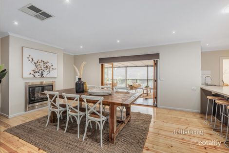Property photo of 19 Sunrise Drive Greensborough VIC 3088