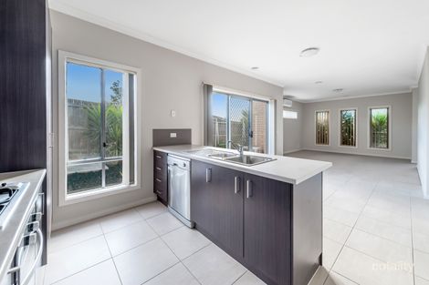 Property photo of 9 Leveque Loop Craigieburn VIC 3064
