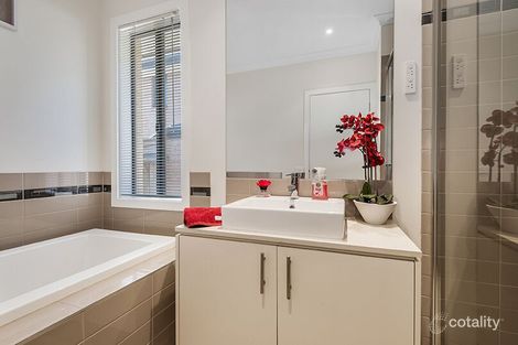 Property photo of 19 Queens Gardens Bundoora VIC 3083