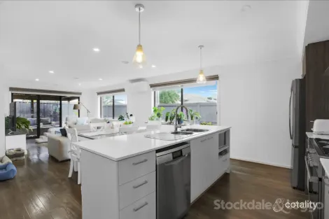 Property photo of 2 Kallista Circuit Officer VIC 3809