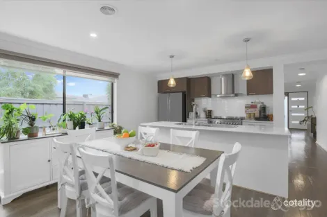 Property photo of 2 Kallista Circuit Officer VIC 3809