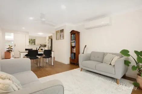 205/125 Hansford Rd, Coombabah, QLD 4216