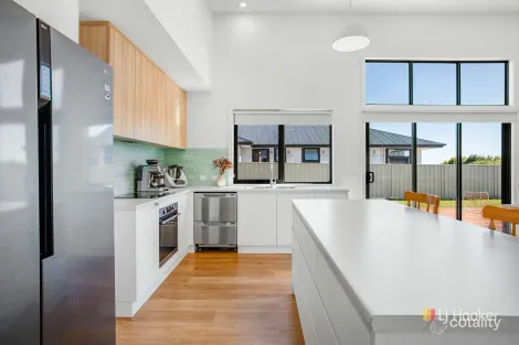 Property photo of 10 Beachrock View East Devonport TAS 7310
