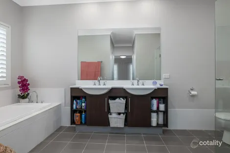 Property photo of 23 Alloway Circuit Largs NSW 2320