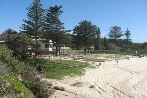 Property photo of 15 Middle Street Caves Beach NSW 2281