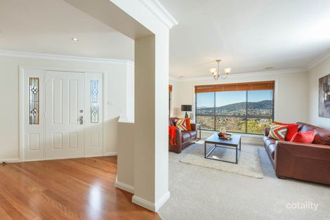 Property photo of 11 Lobelia Close Jerrabomberra NSW 2619