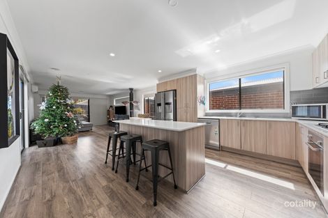 Property photo of 27 Lavit Lane Pakenham VIC 3810