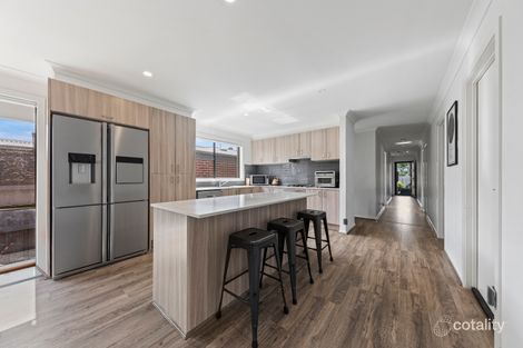 Property photo of 27 Lavit Lane Pakenham VIC 3810