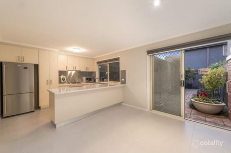 Property photo of 8 Cuffe Walk Kensington VIC 3031
