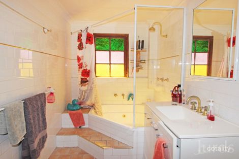 Property photo of 2 Crossing Street Bellbird NSW 2325