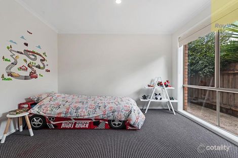 Property photo of 9 Marsden Walk Roxburgh Park VIC 3064