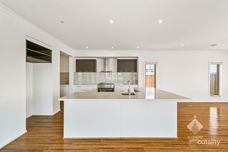 Property photo of 33 Rhode Island Close Point Cook VIC 3030