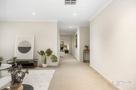 Property photo of 4 Lockwood Court Fraser Rise VIC 3336