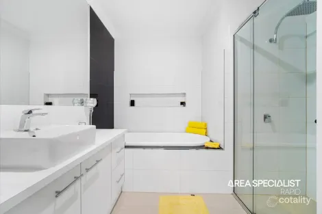 Property photo of 4 Samuel Drive Drouin VIC 3818