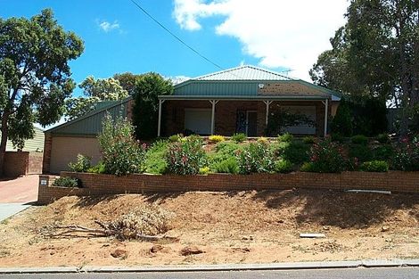 Property photo of 8 Binburra Way Mount Nasura WA 6112
