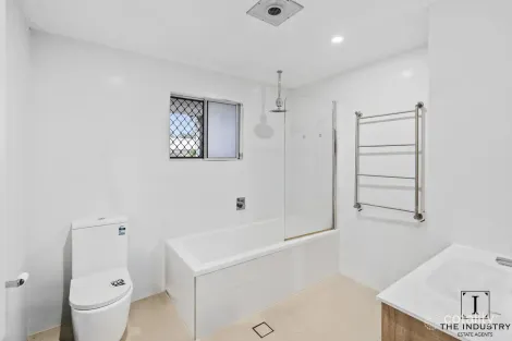 Property photo of 6 Davis Close Manoora QLD 4870