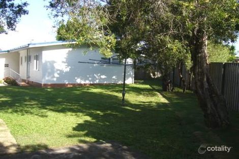 Property photo of 4 Vernon Avenue Labrador QLD 4215