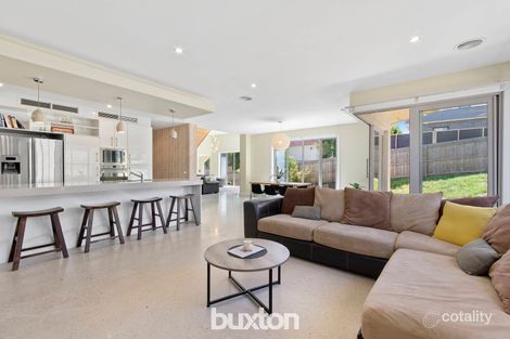 Property photo of 2 Orchardview Court Highton VIC 3216
