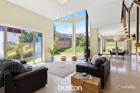Property photo of 2 Orchardview Court Highton VIC 3216