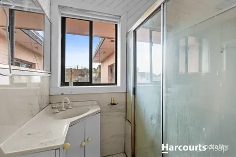 Property photo of 32 Photinia Street Doveton VIC 3177