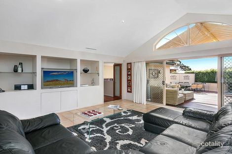 Property photo of 1 Lomandra Place Jerrabomberra NSW 2619
