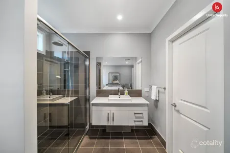 Property photo of 48 Oaklands Circuit Gregory Hills NSW 2557