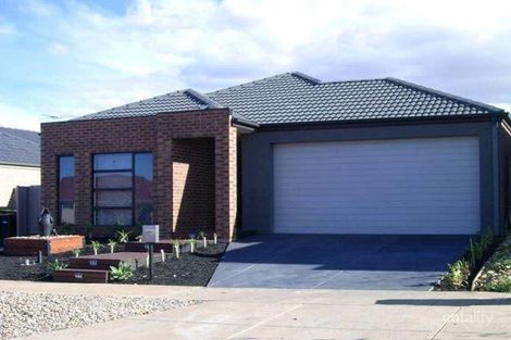 87 Oakview Pde, Caroline Springs, VIC 3023
