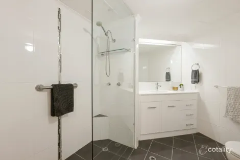 Property photo of 19/2 Admiralty Drive Surfers Paradise QLD 4217