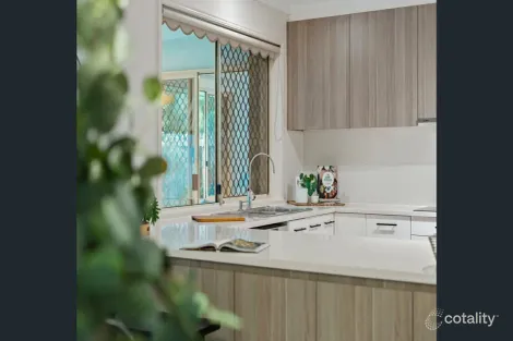 Property photo of 21 Regency Place Carindale QLD 4152