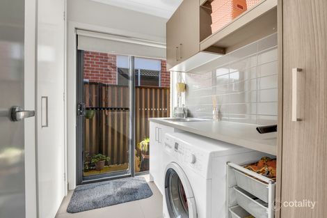 Property photo of 42 Elvire Road Craigieburn VIC 3064