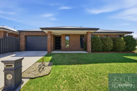 Property photo of 27 Corncob Boulevard Wangaratta VIC 3677