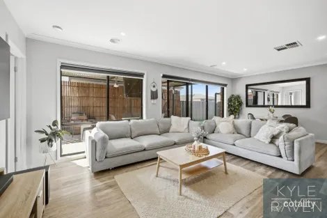 Property photo of 27 Corncob Boulevard Wangaratta VIC 3677