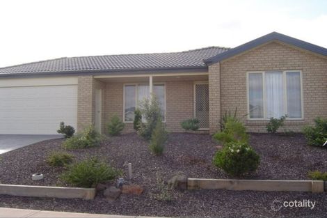 Property photo of 5 Stringy Bark Circuit Pakenham VIC 3810