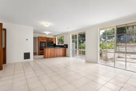 Property photo of 11 Pennington Close Mount Eliza VIC 3930