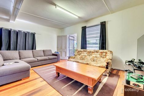 Property photo of 4 Lalroy Street Beachmere QLD 4510