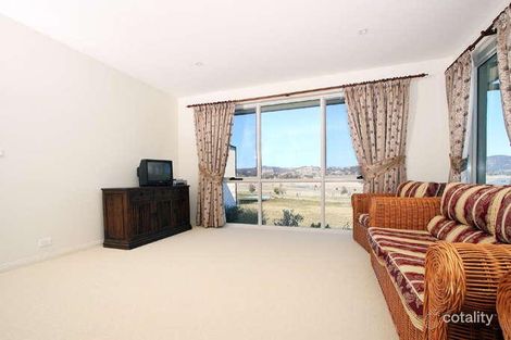 Property photo of 12 O'Malley Place Googong NSW 2620