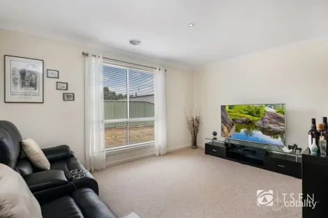 Property photo of 6 Coal Court Epsom VIC 3551