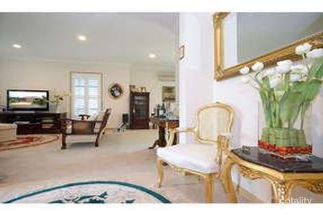 Property photo of 1 Sternlight Close Clear Island Waters QLD 4226