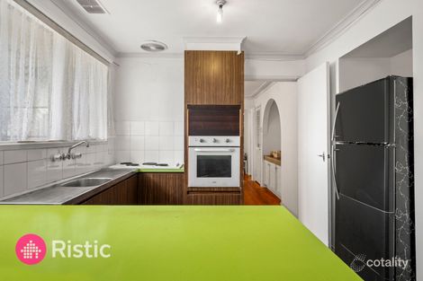 Property photo of 7 Madigan Crescent Mill Park VIC 3082