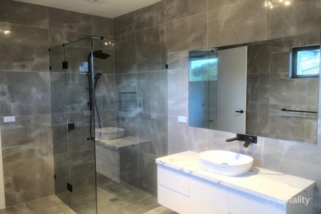 Property photo of 2/32 Blackburn Road Doncaster East VIC 3109