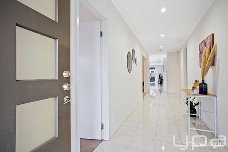 Property photo of 22 Whitetop Drive Point Cook VIC 3030
