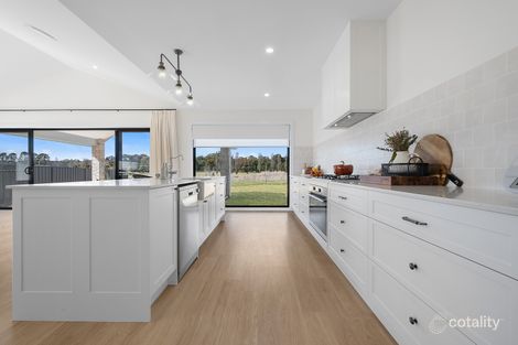 Property photo of 46 Fahy Crescent Orange NSW 2800