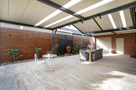 Property photo of 71 Springlake Avenue Caroline Springs VIC 3023
