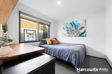 Property photo of 44 Smethurst Avenue Pakenham VIC 3810